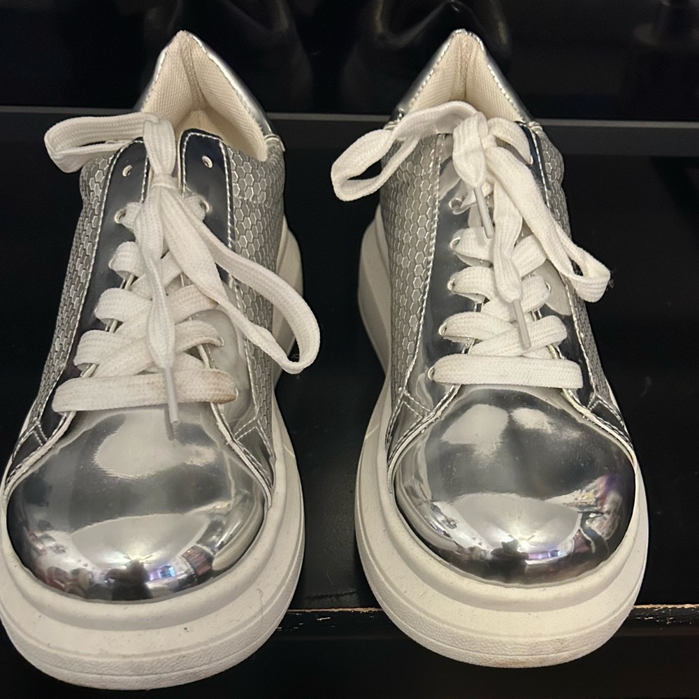 Women’s Fashion Sneakers